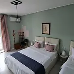 Funky Boutique & Adventures בית הארחה 3*