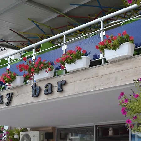 Πανσιόν Funky Boutique & Adventures 3*