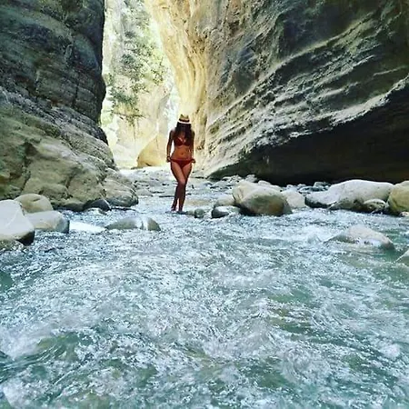 Πανσιόν Funky Boutique & Adventures 3*